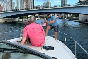 Miami: tour privado en barco con capitán y vistas del horizonte