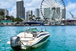 Miami: Private Boat Tour with Swimming Break