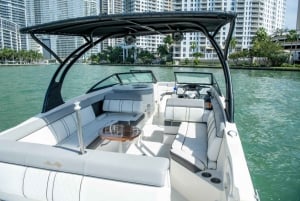 Miami: Private Guided Boat Tour