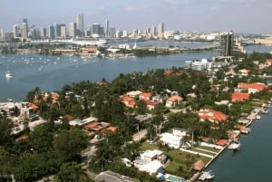 Miami: Private Luxury Airplane Tour with Champagne