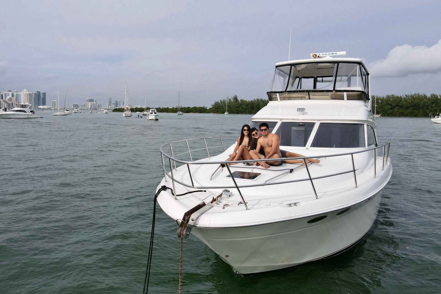 Miami: Yksityinen 52ft ylellinen huviveneen vuokraus kapteenin kanssa