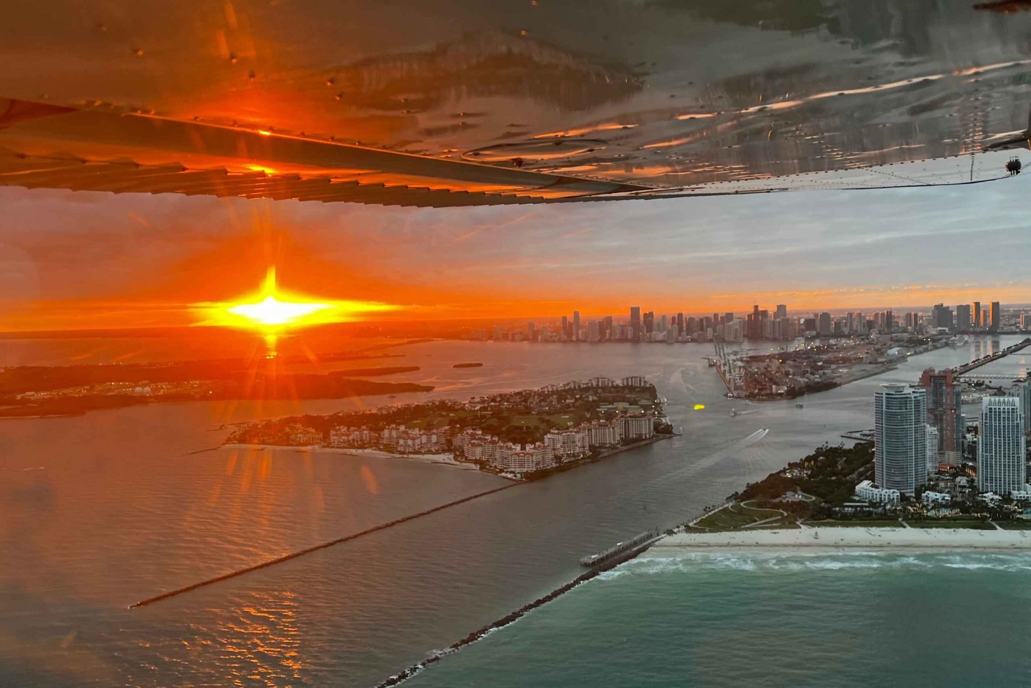 Miami: Private Romantic Sunset Flight with Champagne