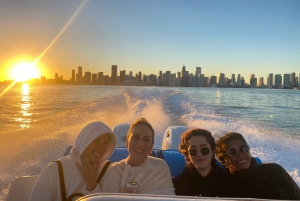 Miami : Visite privée en bateau au coucher du soleil avec une bouteille de champagne