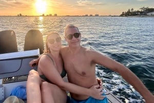 Miami: Private Sunset Boat Tour with Bottle of Champagne