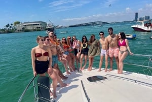 Miami: Alquiler de yates privados con bebidas