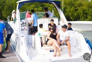 Miami: Privat yachtcharter med valgfri vannscooterutleie