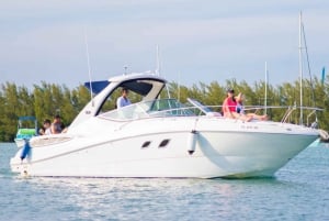 Miami: Privat yachtcharter med valgfri vannscooterutleie