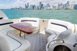Miami: Private Yacht Cruise with Champagne