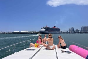 Private Yacht Rental Tour with Champagne and Snorkel