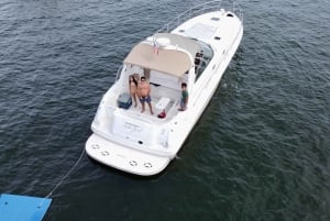 Miami: Excursión Privada en Yate de Alquiler con Champán y Snorkel