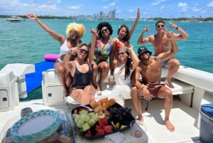 Miami: Excursión Privada en Yate de Alquiler con Champán y Snorkel