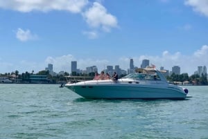 Miami: Excursión Privada en Yate de Alquiler con Champán y Snorkel