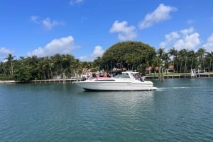 Miami: Excursión Privada en Yate de Alquiler con Champán y Snorkel