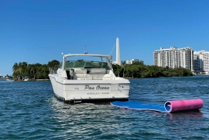Miami: Private Yacht Rental Tour with Champagne and Snorkel