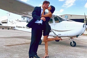 Miami: Romantic 1-Hour Private Flight Tour with Champagne