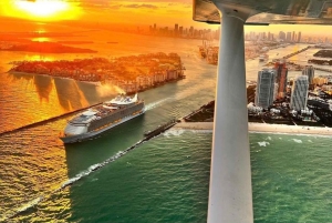 Miami: Romantic 1-Hour Private Flight Tour with Champagne