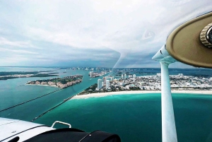 Miami: Romantic 1-Hour Private Flight Tour with Champagne