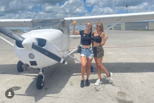 Miami: Romantic 1-Hour Private Flight Tour with Champagne
