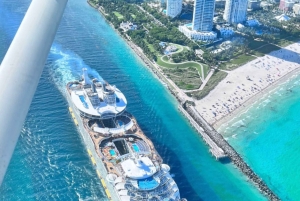 Miami: Romantic 1-Hour Private Flight Tour with Champagne