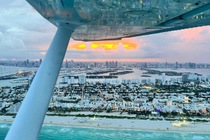 Miami: Romantic 1-Hour Private Flight Tour with Champagne