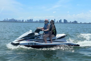 Miami: Aventura no mar! Aluguel de Jetski + 30 minutos de passeio de barco incluído