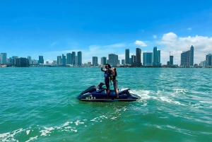 Miami: Aventura no mar! Aluguel de Jetski + 30 minutos de passeio de barco incluído