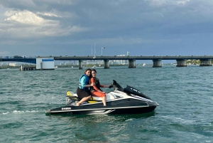 Miami: Havsäventyr! Jetski-uthyrning + 30 min båttur ingår