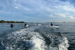 Miami: Aventura no mar! Aluguel de Jetski + 30 minutos de passeio de barco incluído