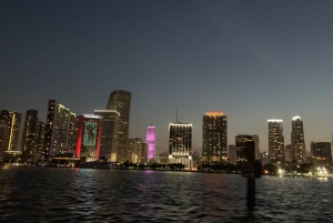 Miami: Sunset Cruise with Celebrity Homes & Open Bar