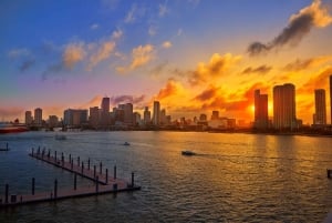 Miami: Crucero al atardecer con Celebrity Homes y barra libre