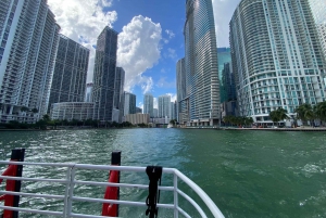 Miami: Boat Cruise from Bayside Marketplace & South Beach