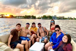 Barco Pontón Privado con Capitán, Privado hasta 12ppl