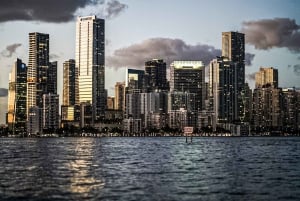 Privat solnedgangs- og nattcruise i Miami med utsikt over byens skyline