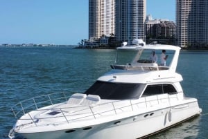 Privat yacht cruise, Biscayne Bay, Miami Beach. 52Ft