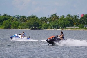 Berijd de golven van Miami Bay met gloednieuwe jetski's