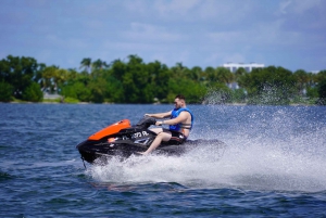 Berijd de golven van Miami Bay met gloednieuwe jetski's