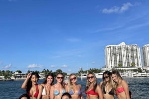 Miami Beach: Biscayne Bay Sightseeing Cruise with Swim Stop