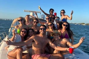 Miami Beach: Biscayne Bay Sightseeing Cruise with Swim Stop