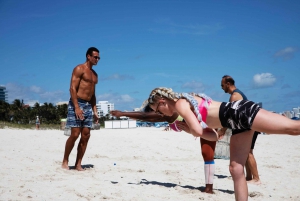 Sunrise Yoga på stranden i Miami Beach