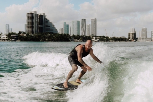 Watersports Paradise: Wakesurf in Miami