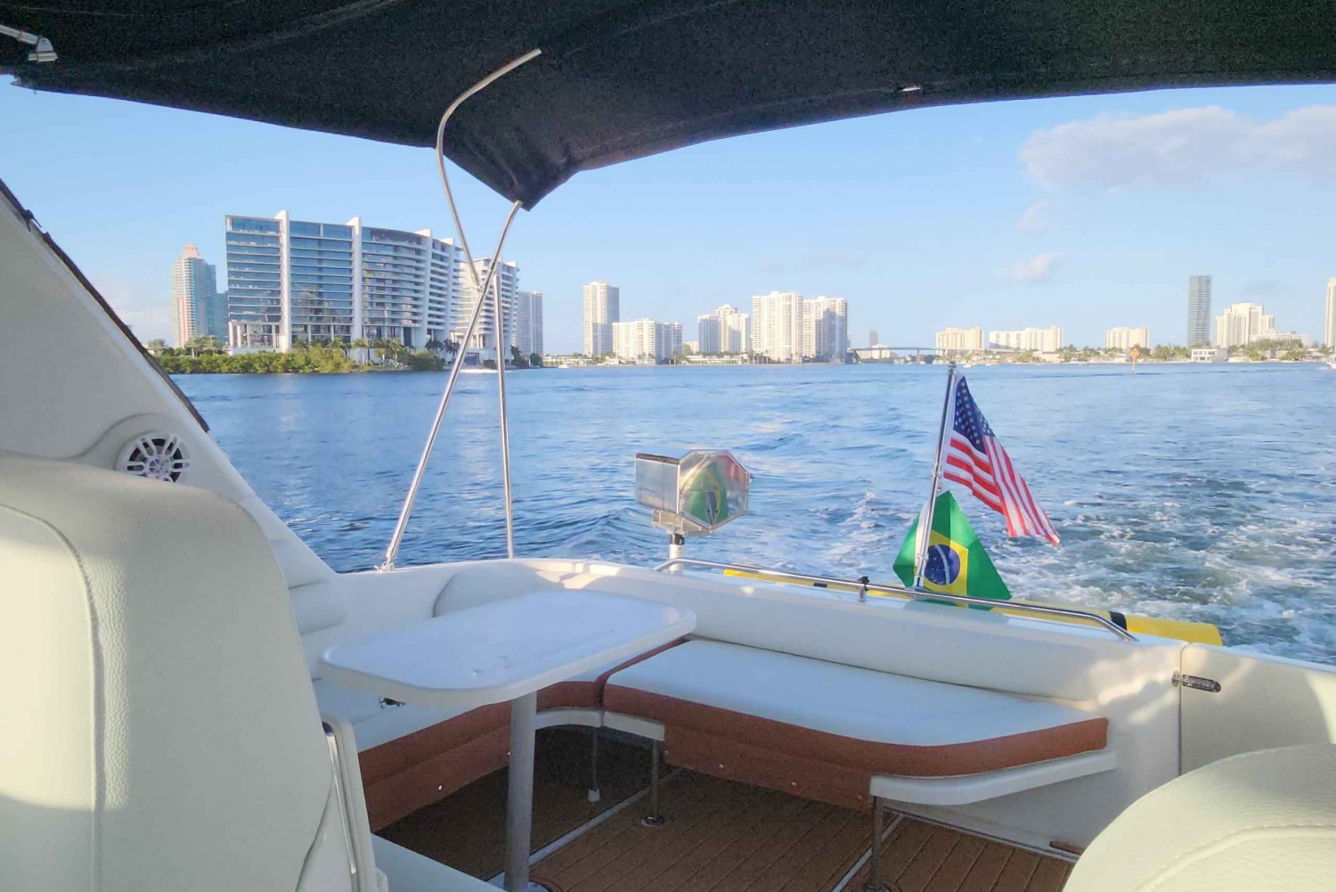 Croisière en yacht dans la baie de Biscayne, à Miami Beach et à Sand Bar. 40Ft