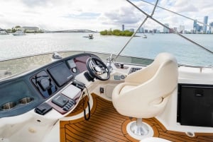 Croisière en yacht autour de la baie de Miami pendant 2 heures.