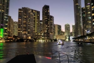 Yachtkryssning Biscayne Bay, Miami Beach och Sand bar. 40 fot