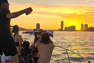 Crucero en yate por la Bahía de Biscayne, Miami Beach y Sand bar. 42 pies