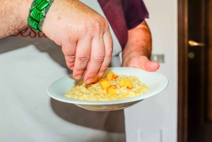 Autentyczne risotto w lokalnym domu w Mediolanie