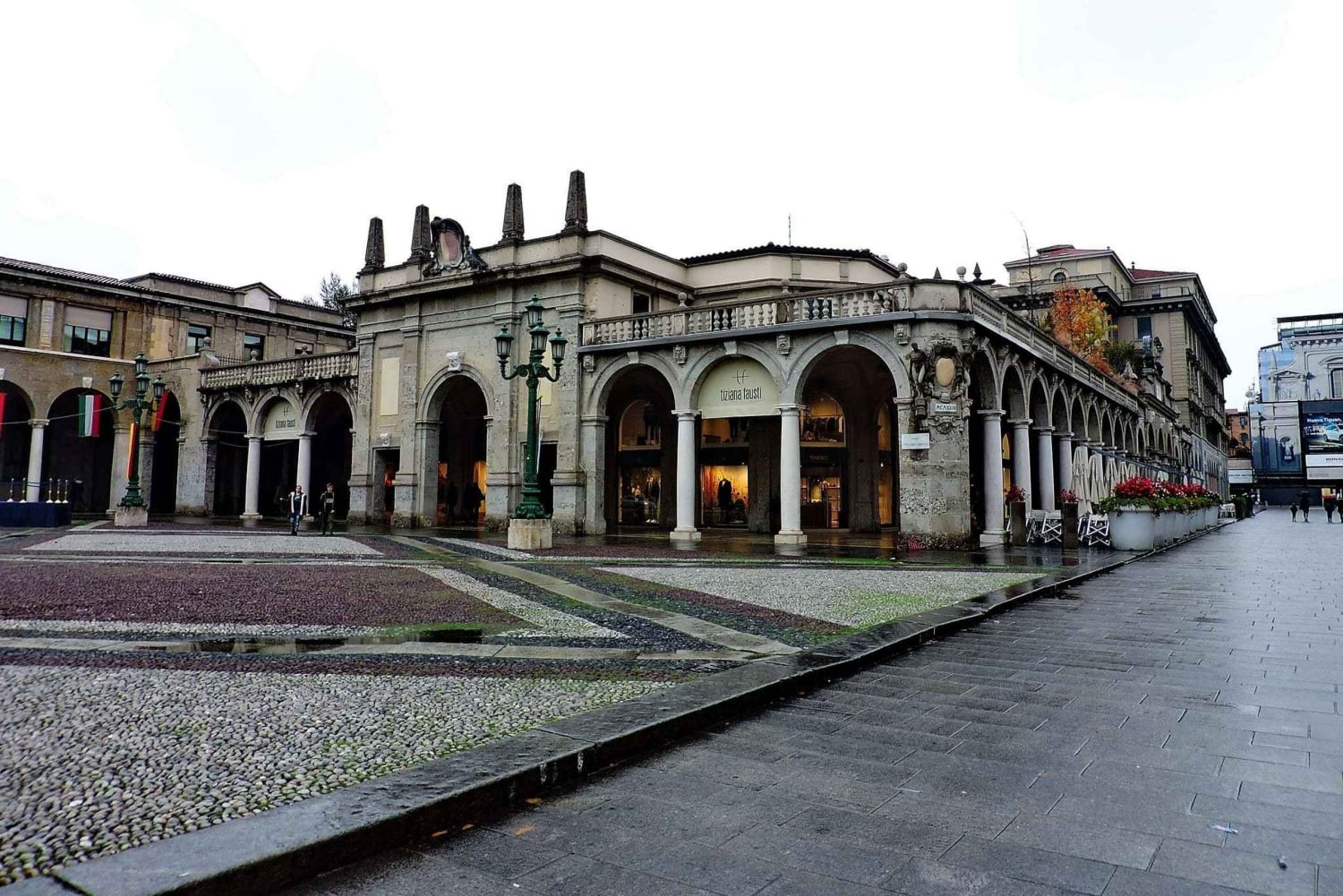 Bergamo: tour privato di 2,5 ore della Città Bassa