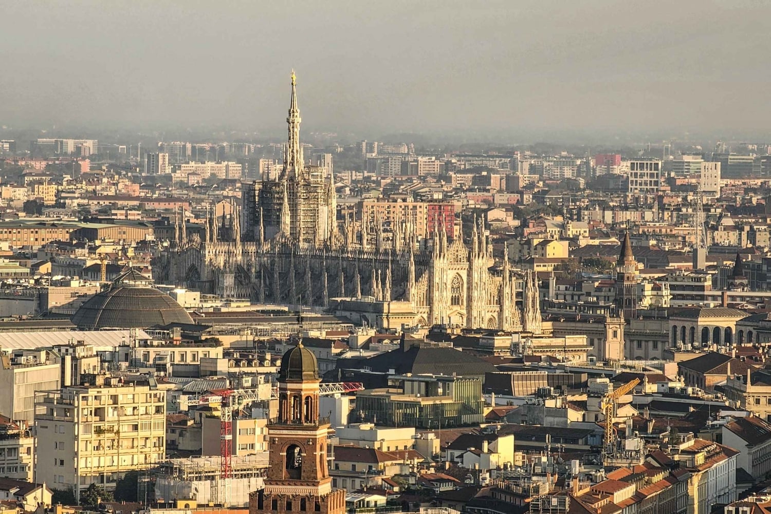 Visita guiada à Torre Branca e ao Castelo Sforza