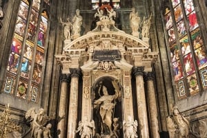 Upptäck Milanos Duomo: Guidad tur och terrasser med utsikt