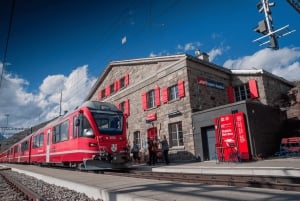 Von Bergamo aus: Ticket nach St. Moritz mit dem Bernina Red Train