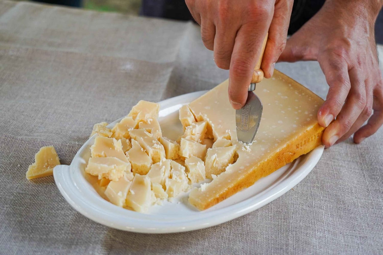 Från Bologna/Milano/Florens till Parma i 1:a klass: Parmigiano och Prosciutto DOP